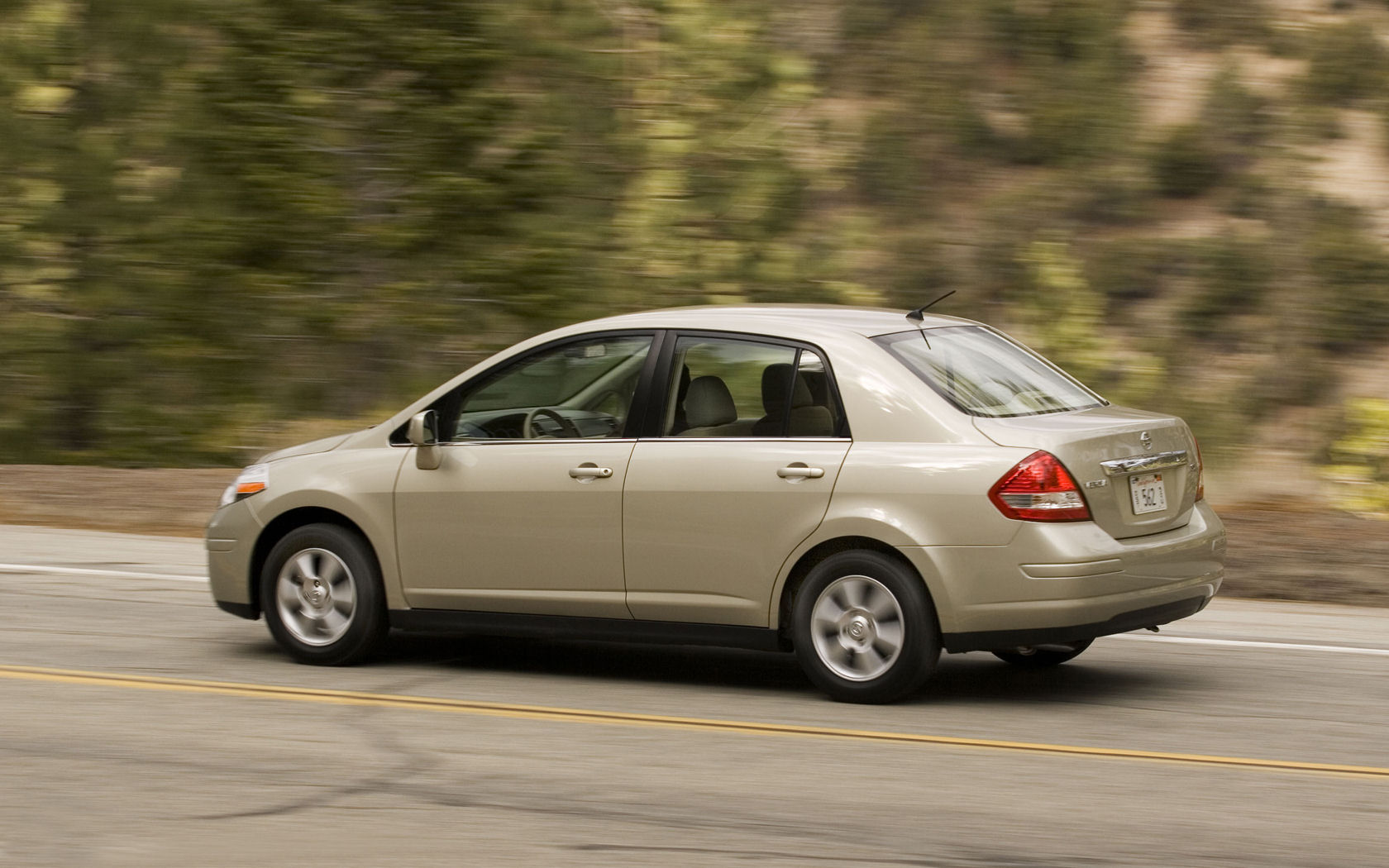 Nissan Versa Desktop Wallpaper