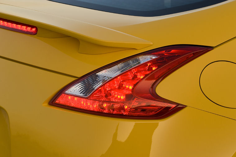 2009 Nissan 370Z Tail Light Picture