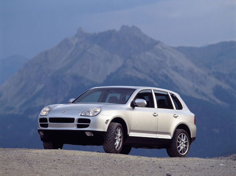 2004 Porsche Cayenne S Picture