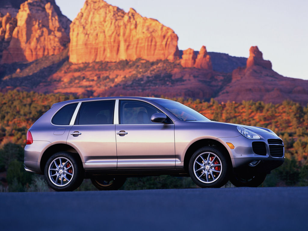 Porsche Cayenne Desktop Wallpaper