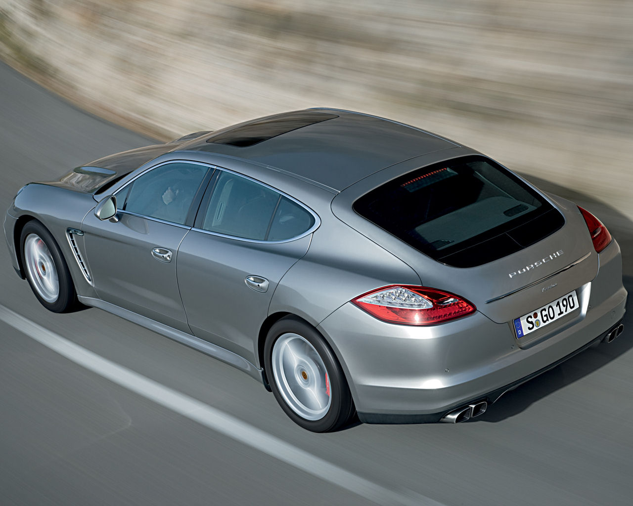 Porsche Panamera Desktop Wallpaper