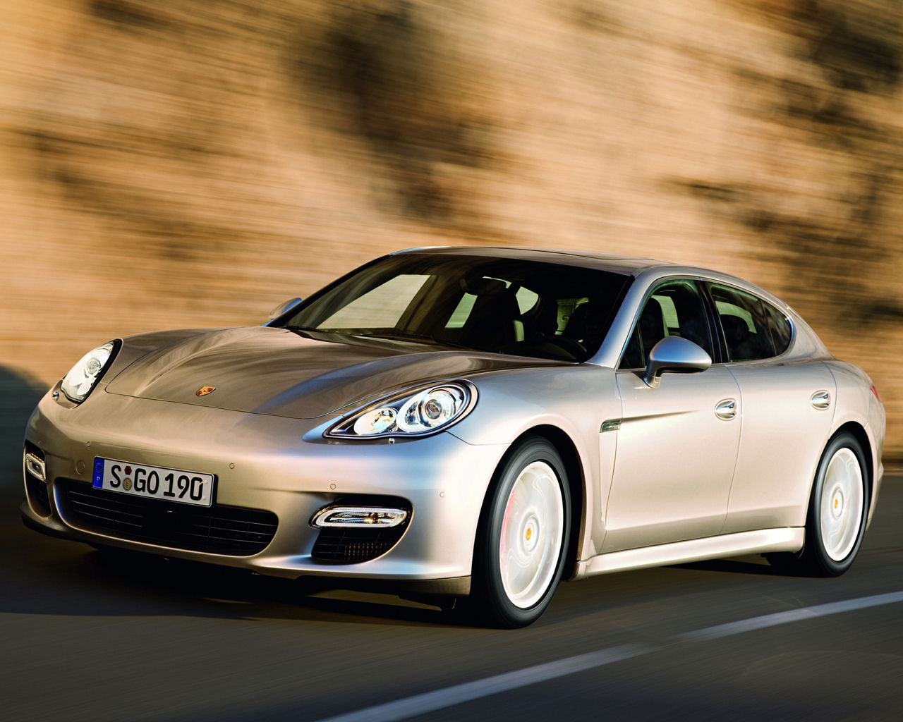 Porsche Panamera Desktop Wallpaper