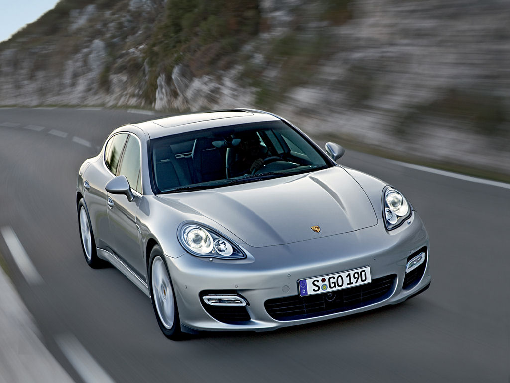 Porsche Panamera Desktop Wallpaper