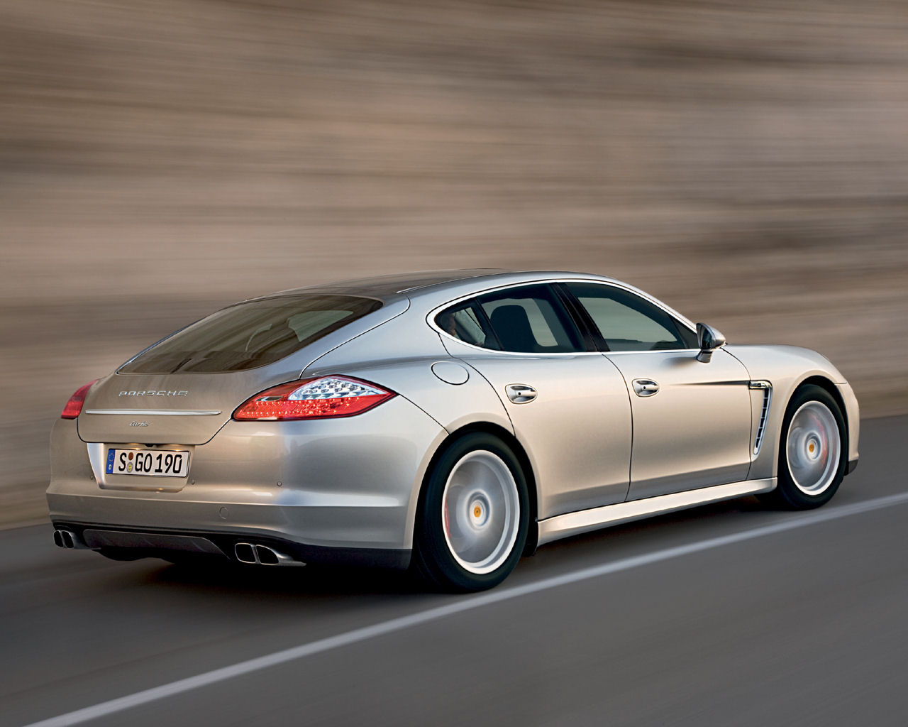 Porsche Panamera Desktop Wallpaper