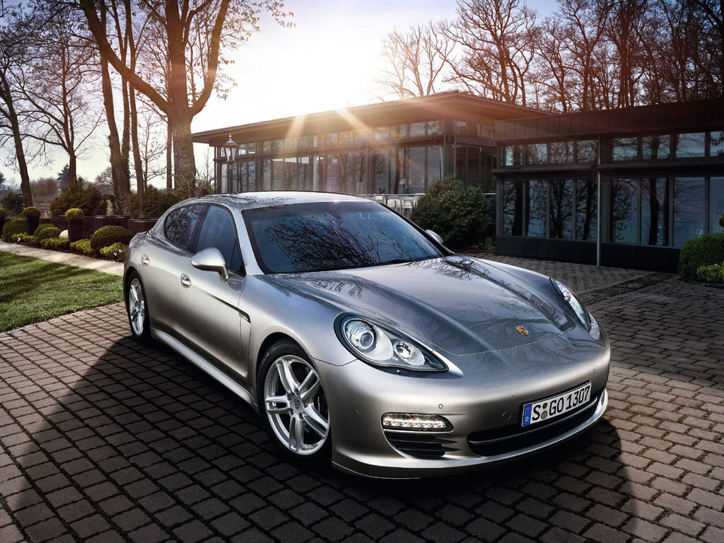 Porsche Panamera Desktop Wallpaper