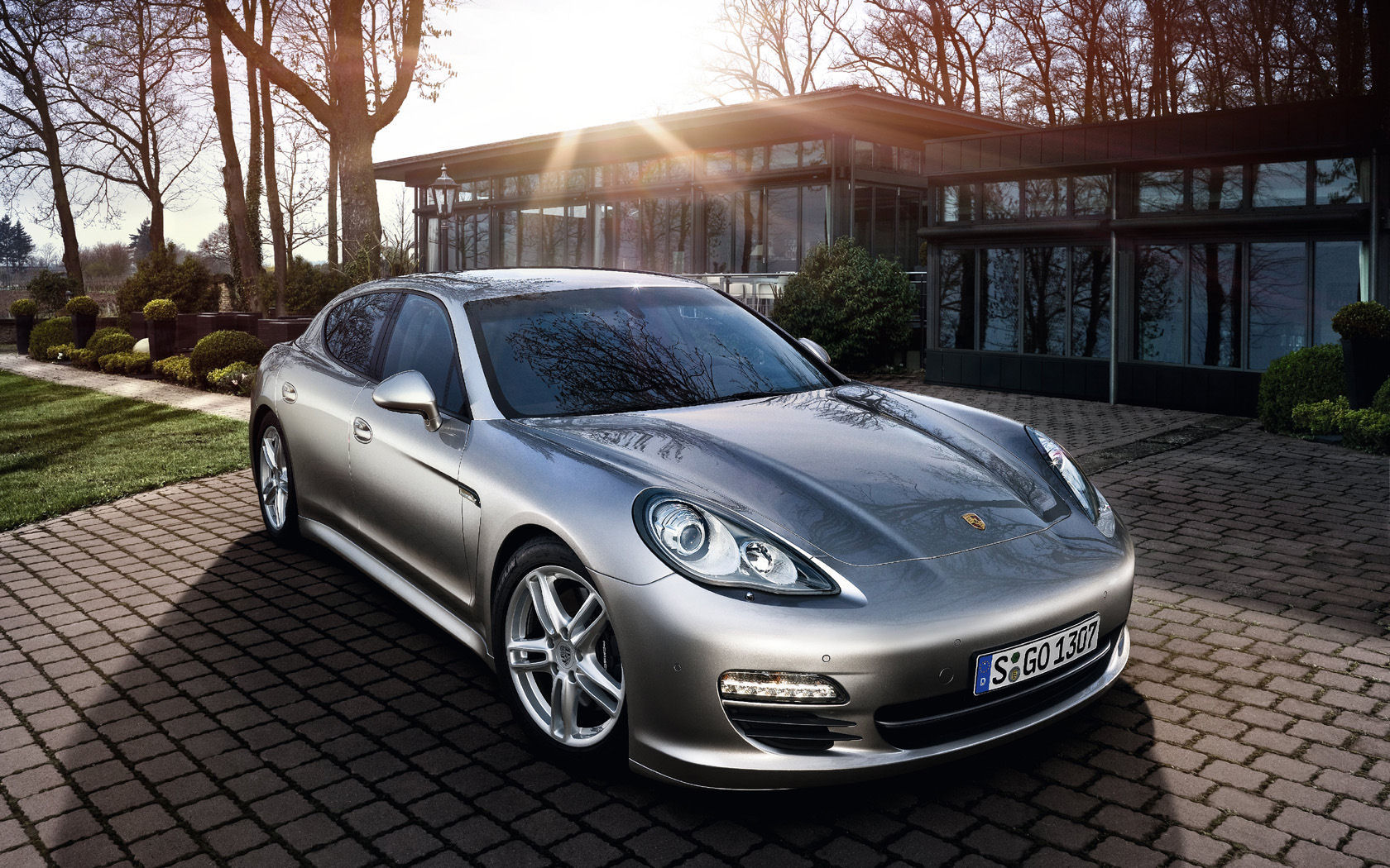 Porsche Panamera Desktop Wallpaper