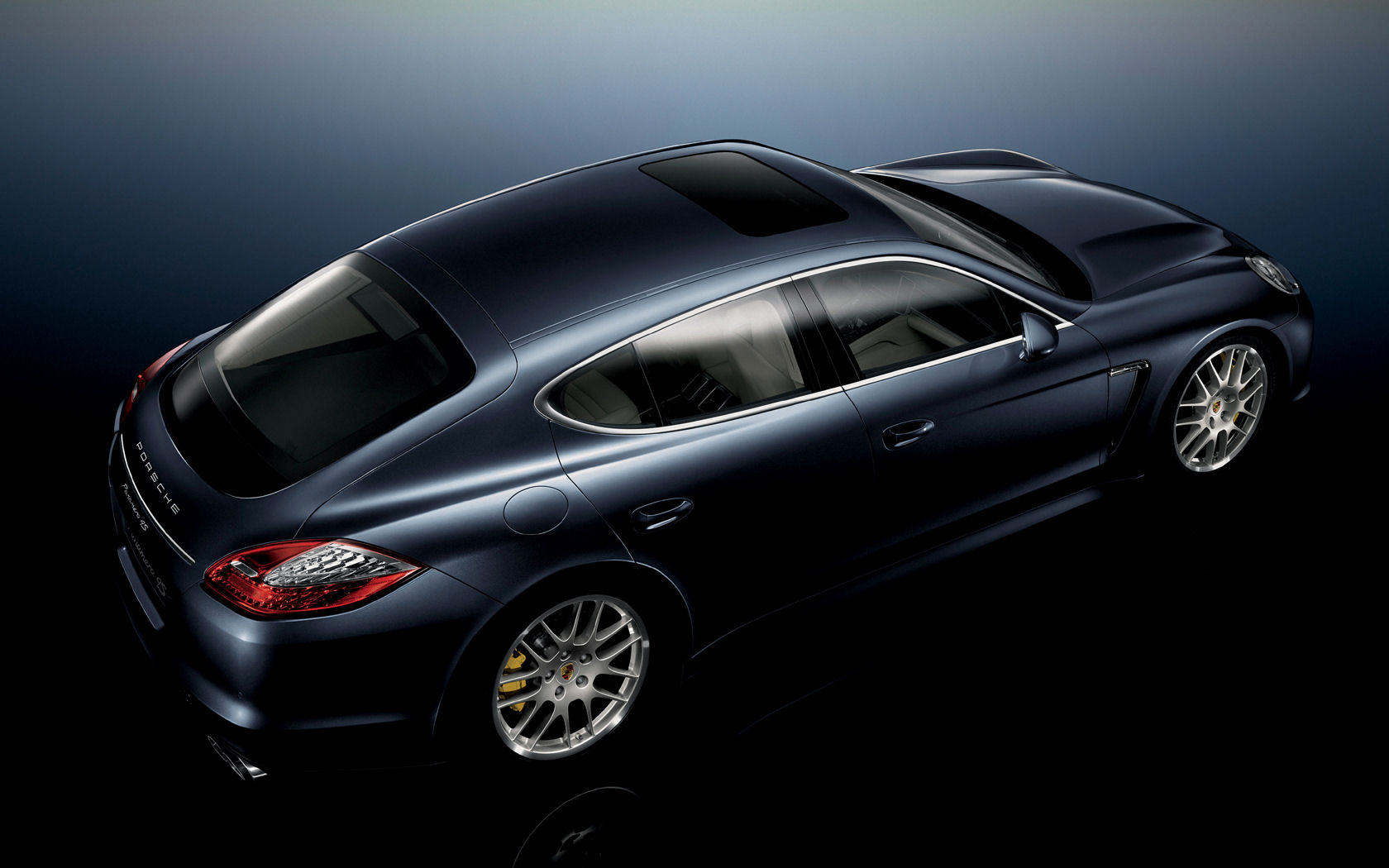 Porsche Panamera Desktop Wallpaper