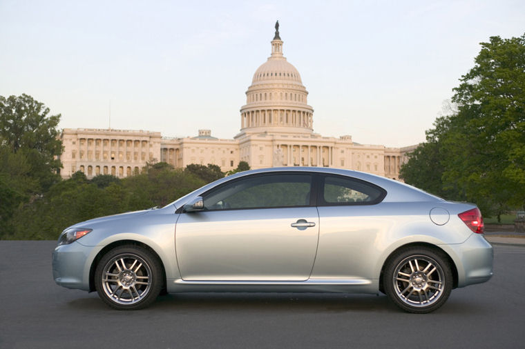 2005 Scion tC Picture