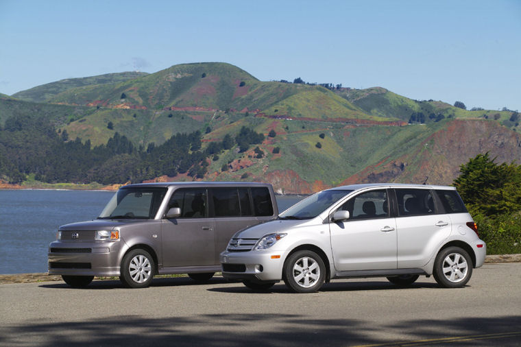 2004 Scion xA and xB Picture