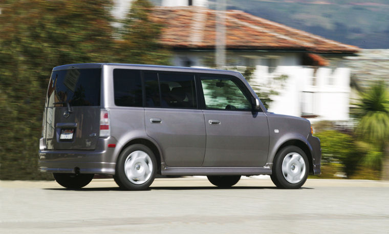 2004 Scion xB Picture