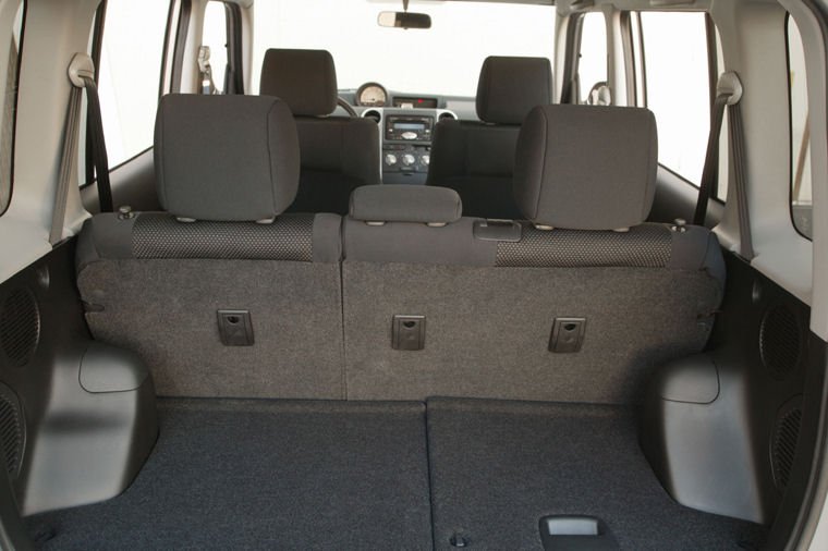 2005_scion_xb_picture%20%2822%29.jpg