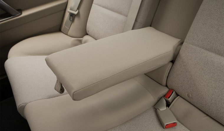 2008 Subaru Legacy 3.0 R Limited Armrest Picture