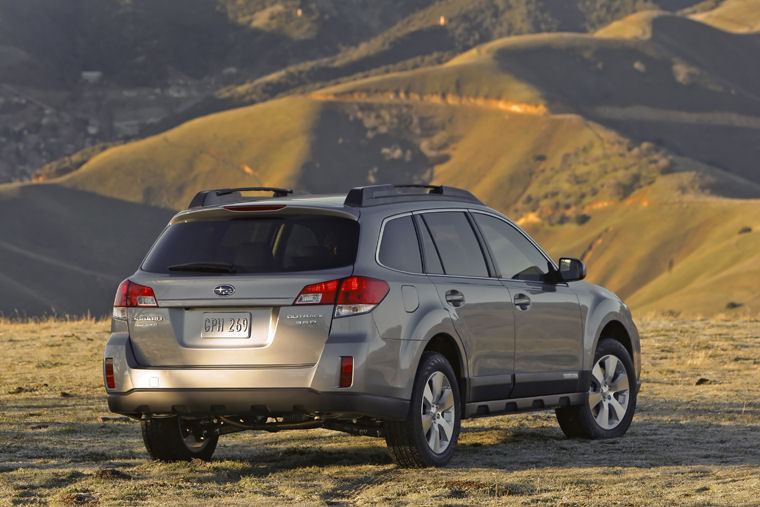 2010 Subaru Outback 3.6R Picture