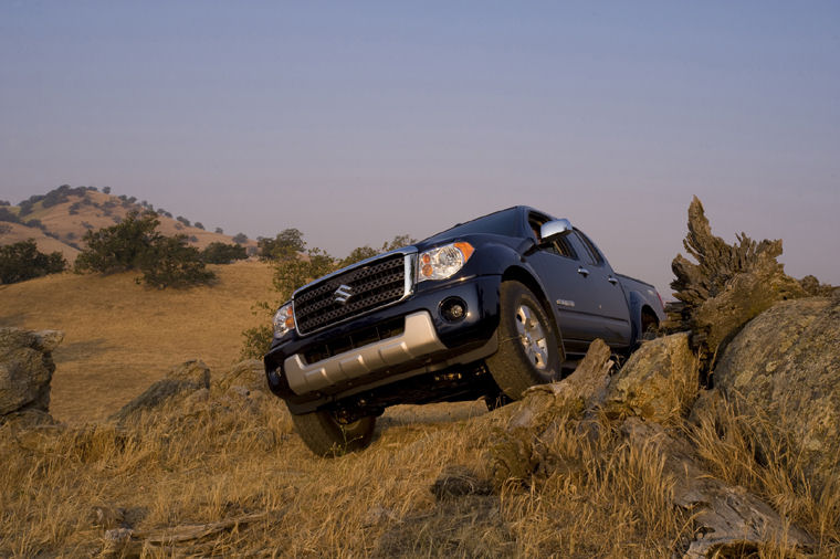 2009 Suzuki Equator Crew Cab Picture