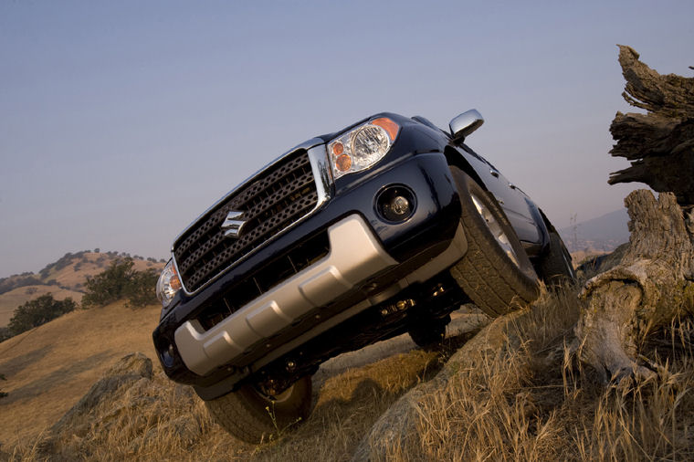 2009 Suzuki Equator Crew Cab Picture