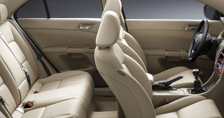 2010 Suzuki Kizashi Interior Picture