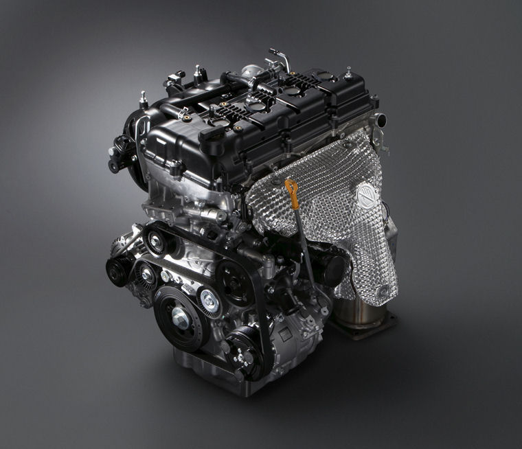 2011 Suzuki Kizashi 2.4L 4-cylinder Engine Picture