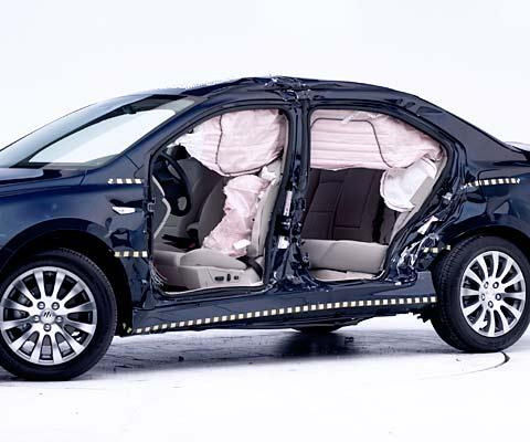 2011 Suzuki Kizashi IIHS Side Impact Crash Test Picture