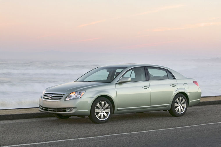 2009 Toyota Avalon XLS Picture