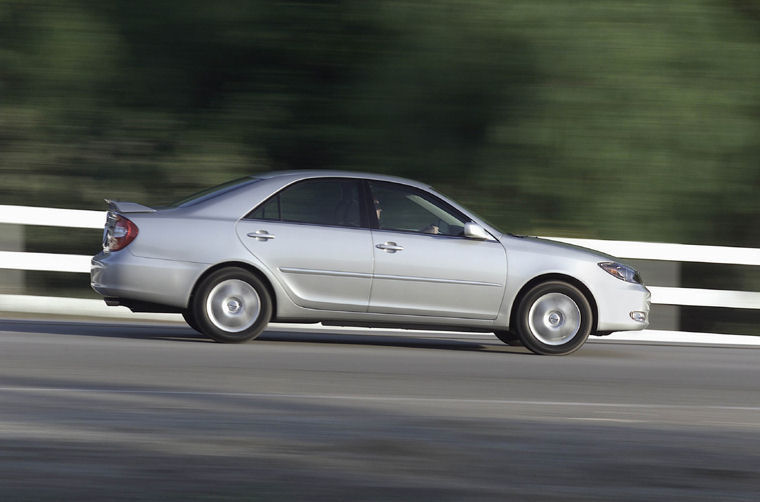 2004 Toyota Camry SE Picture