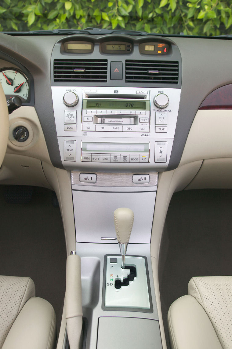 2004 Toyota Camry Solara Coupe Center Console Picture