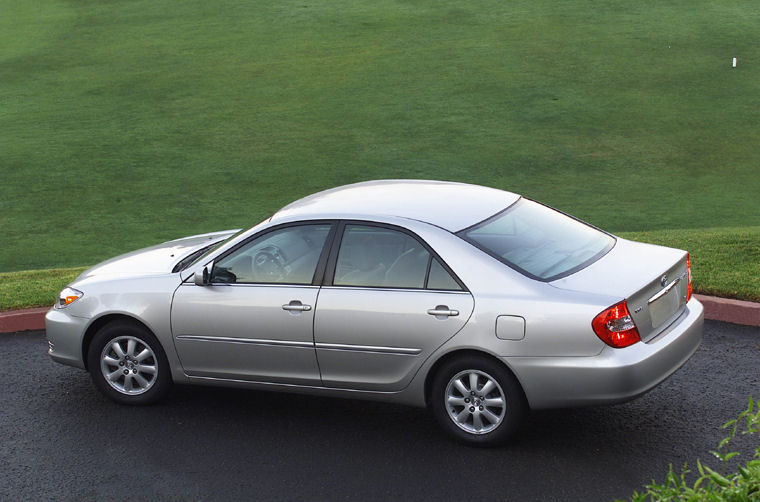 2004 Toyota Camry XLE Picture