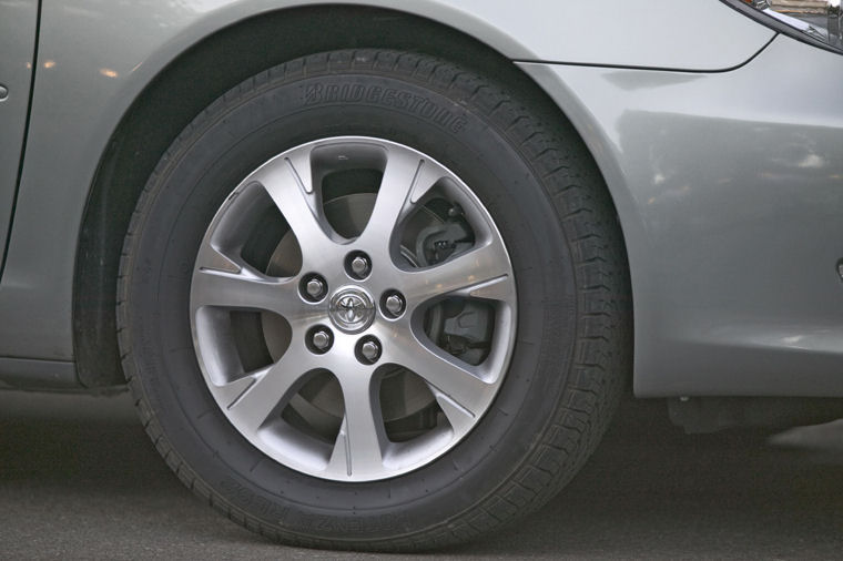 2005 Toyota Camry XLE Rim Picture