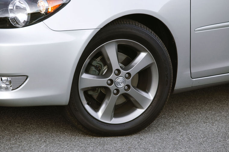 2006 Toyota Camry SE Rim Picture