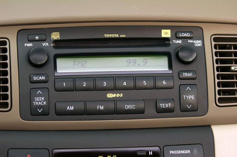 2005 Toyota Corolla LE Dashboard Picture