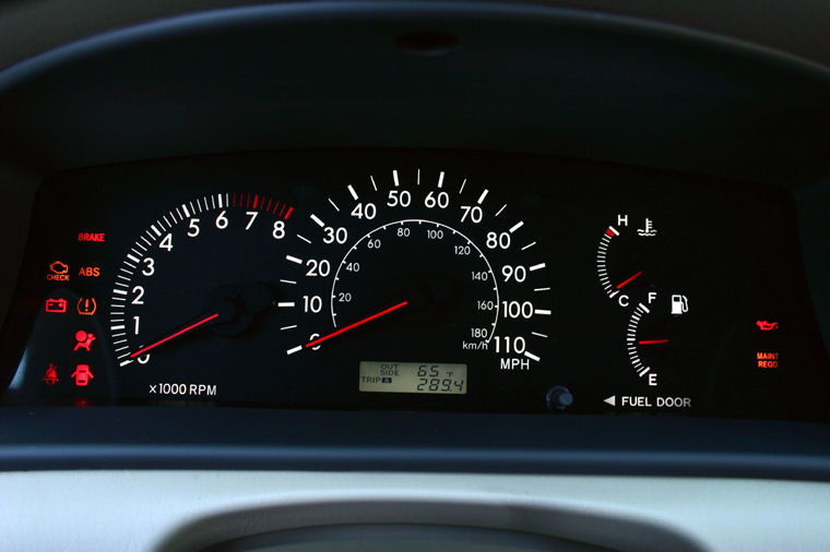 2006 Toyota Corolla LE Gauges Picture