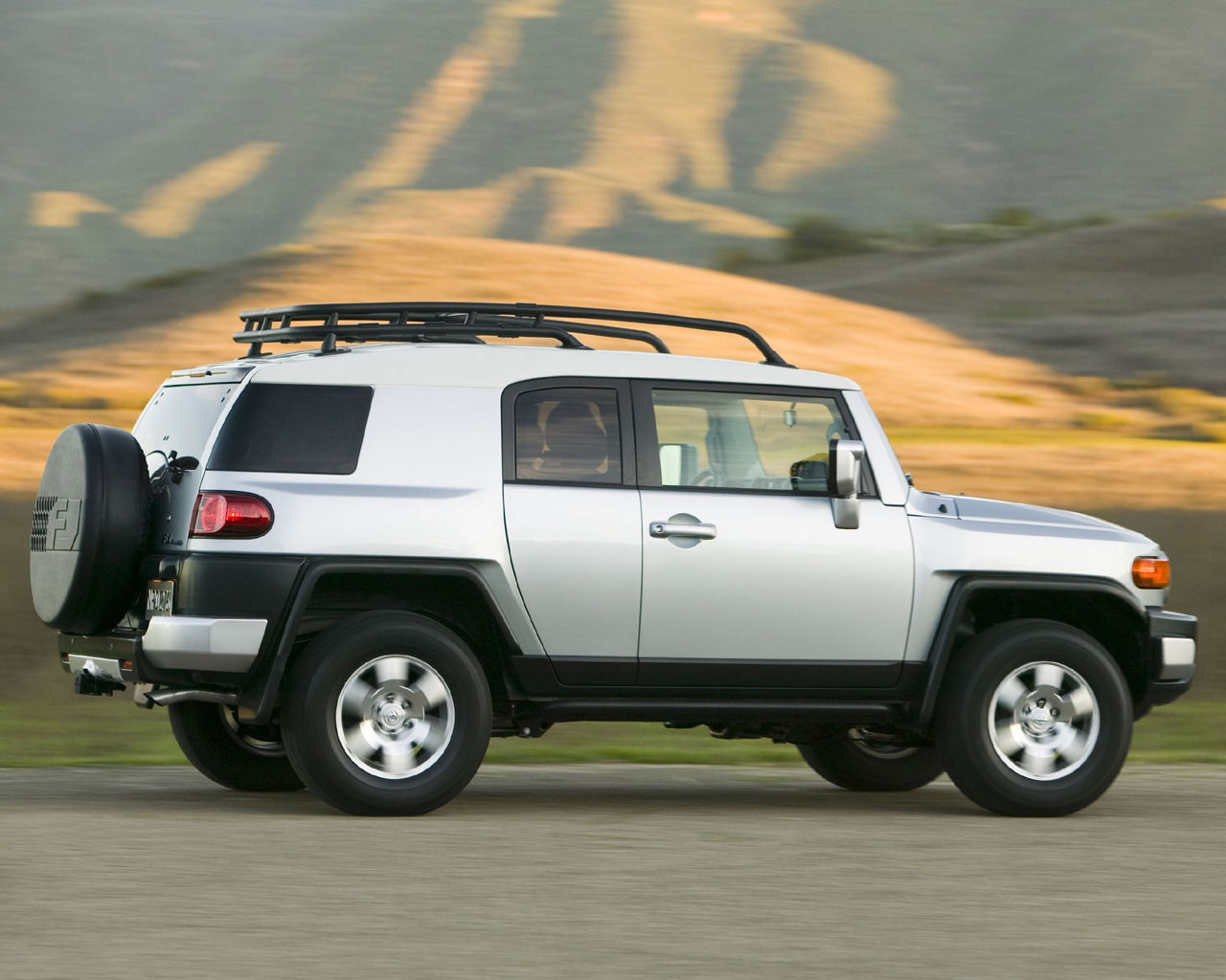 Toyota FJ Cruiser Desktop Wallpaper