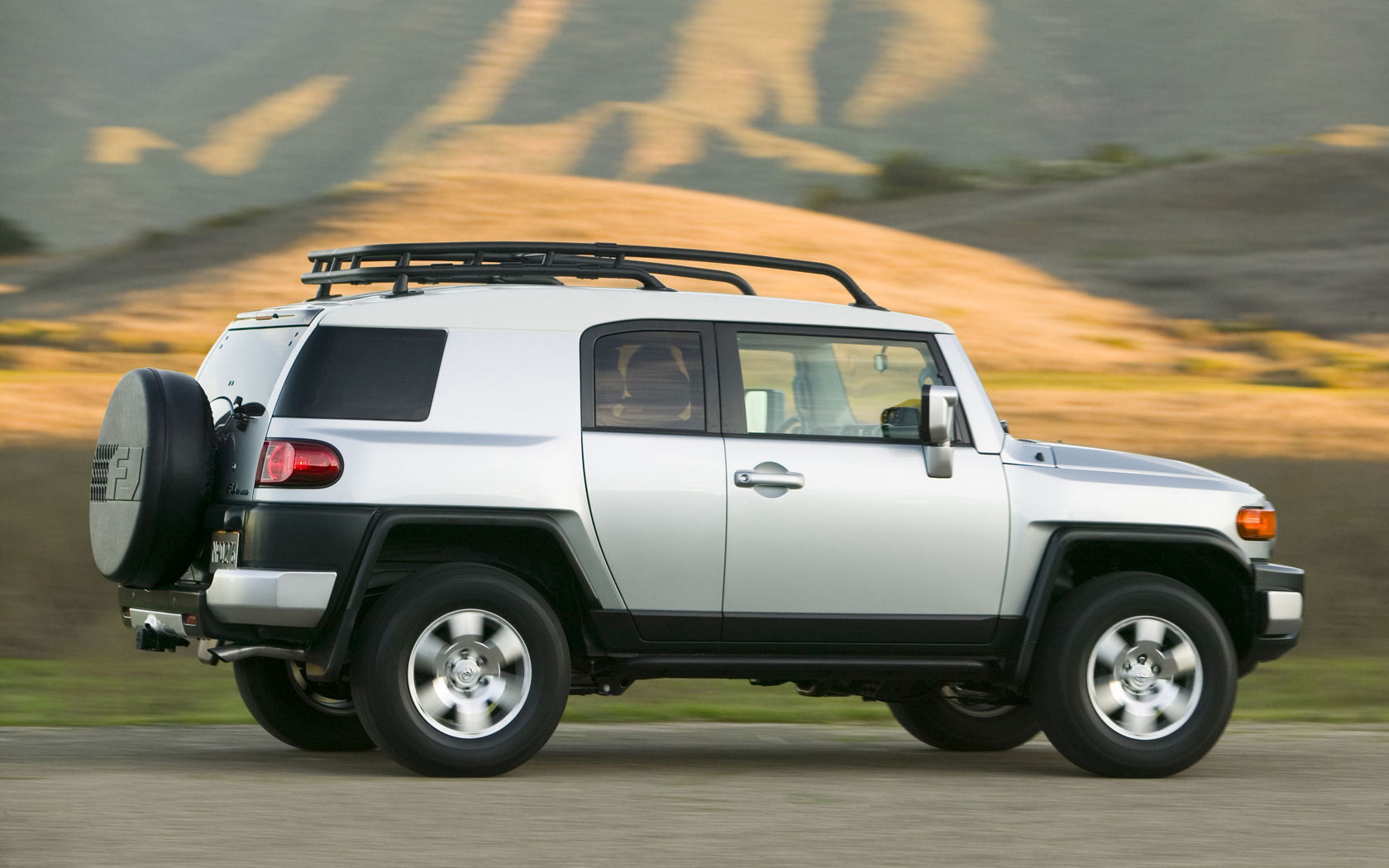 Toyota FJ Cruiser Desktop Wallpaper