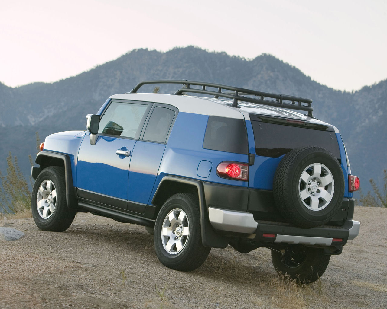 Toyota FJ Cruiser Desktop Wallpaper