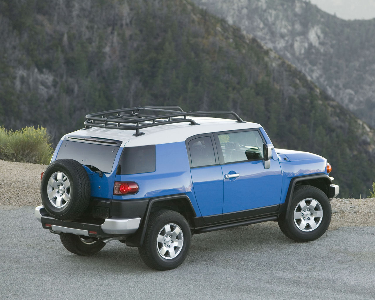 Toyota FJ Cruiser Desktop Wallpaper