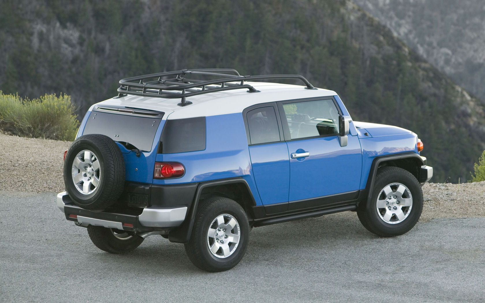 Toyota FJ Cruiser Desktop Wallpaper