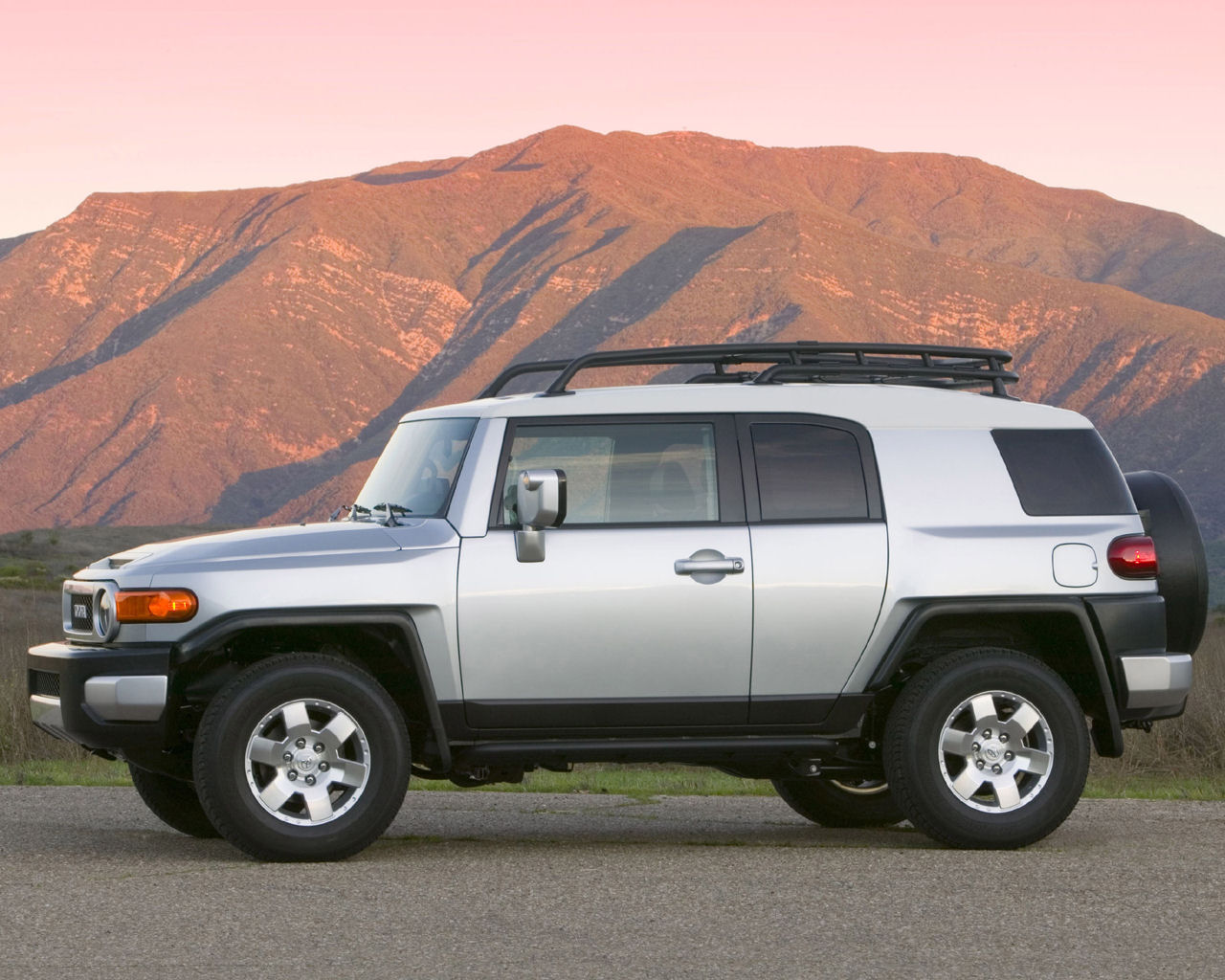 Toyota FJ Cruiser Desktop Wallpaper