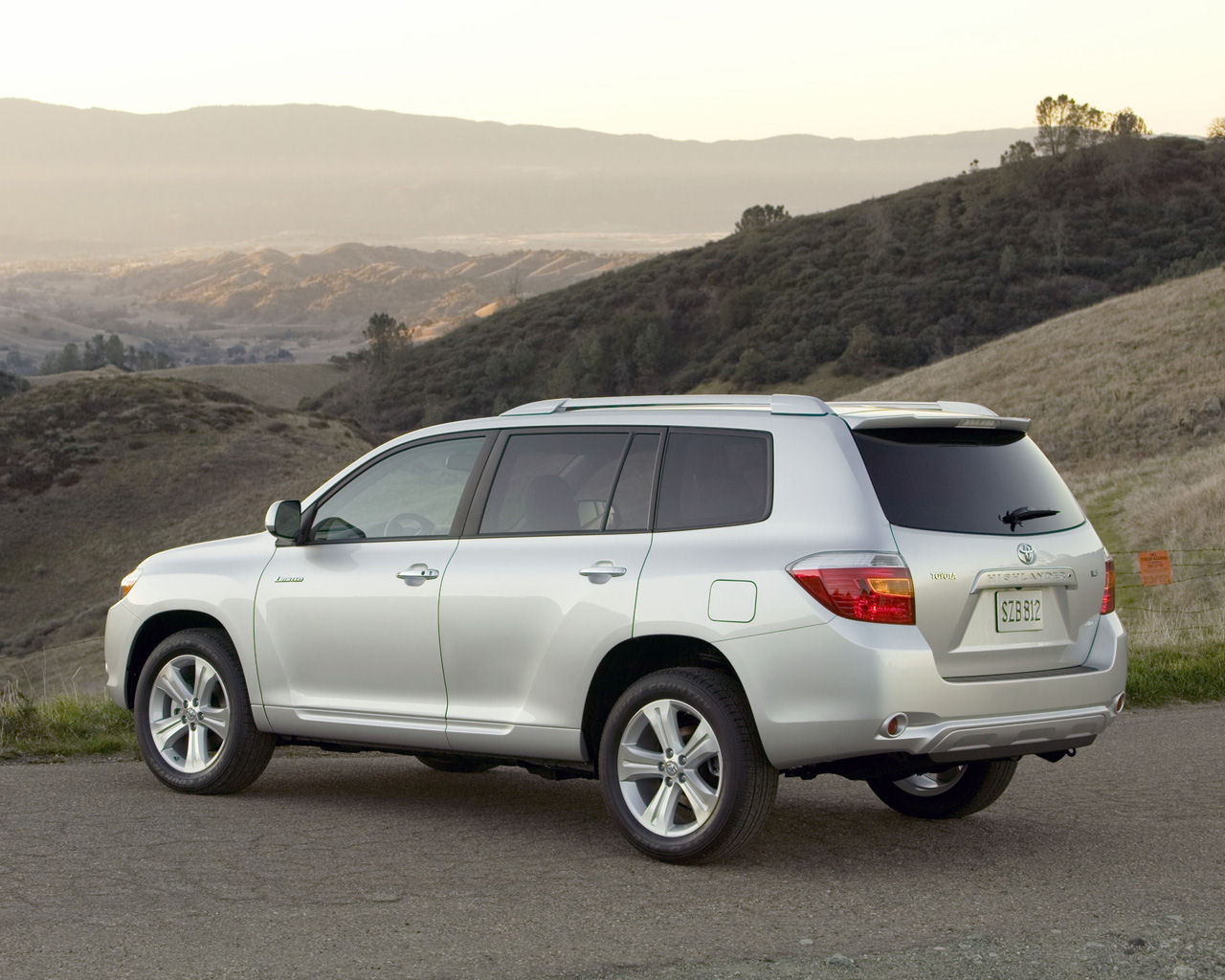 Toyota Highlander Desktop Wallpaper