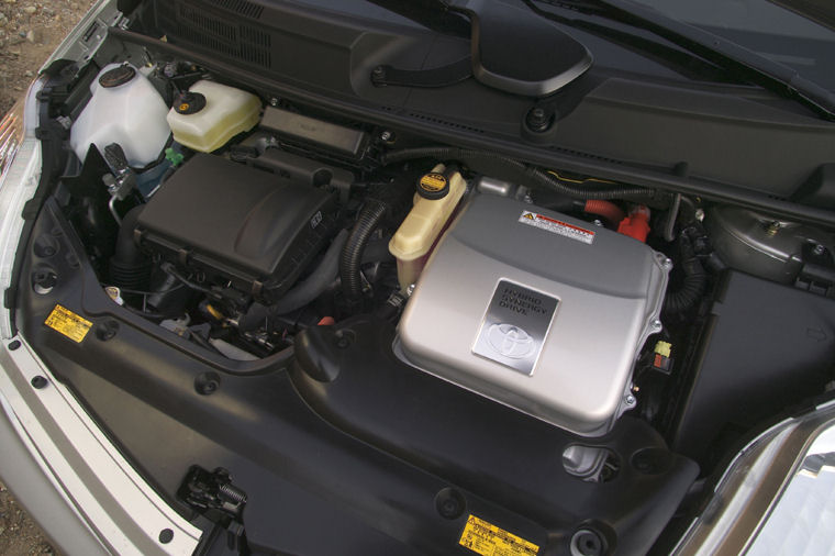 2004 Toyota Prius 1.5L 4-cylinder Hybrid Engine Picture