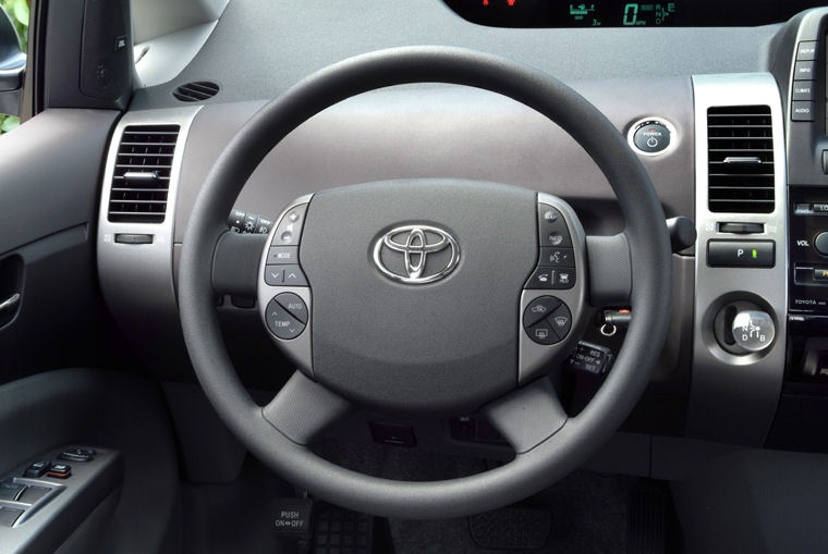 2004 Toyota Prius Cockpit Picture