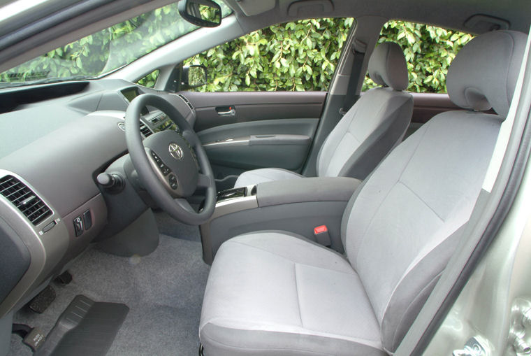 2004 Toyota Prius Front Seats Picture