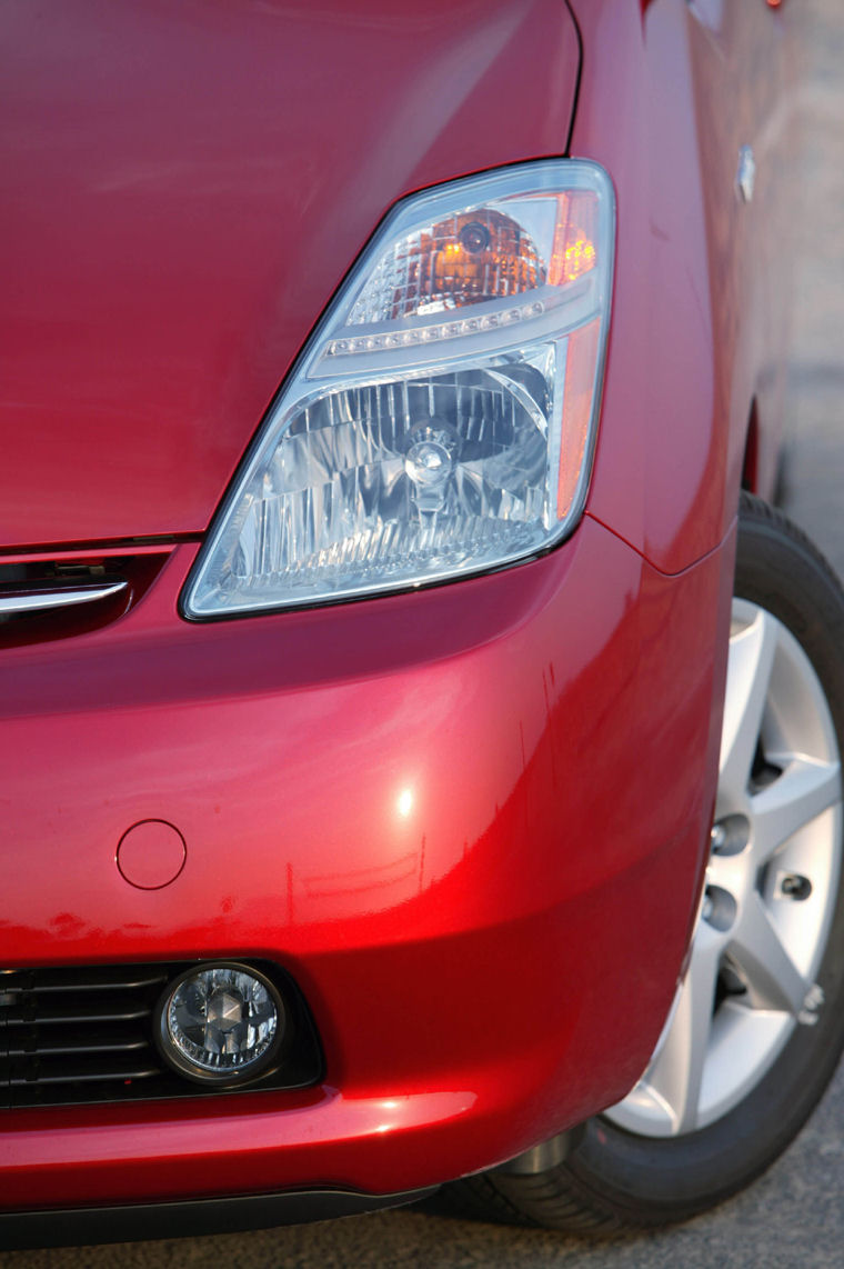 2009 Toyota Prius Touring Headlight Picture