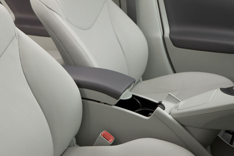 2010 Toyota Prius Center Console Picture