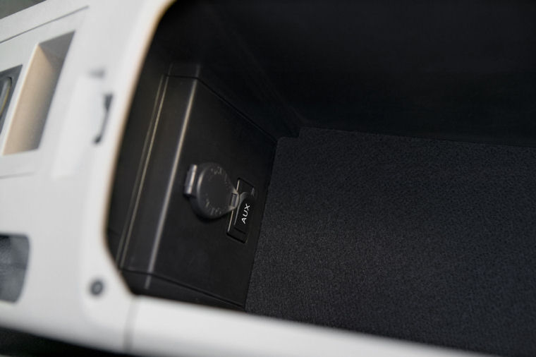 2006 Toyota RAV4 Limited Center Storage Box Picture