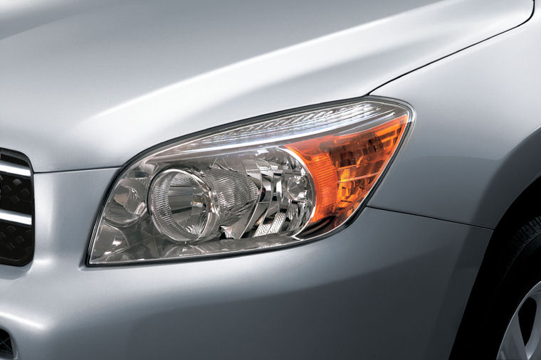 2006 Toyota RAV4 Headlight Picture