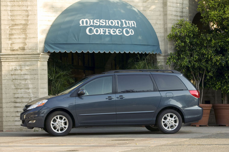 2008 Toyota Sienna Picture