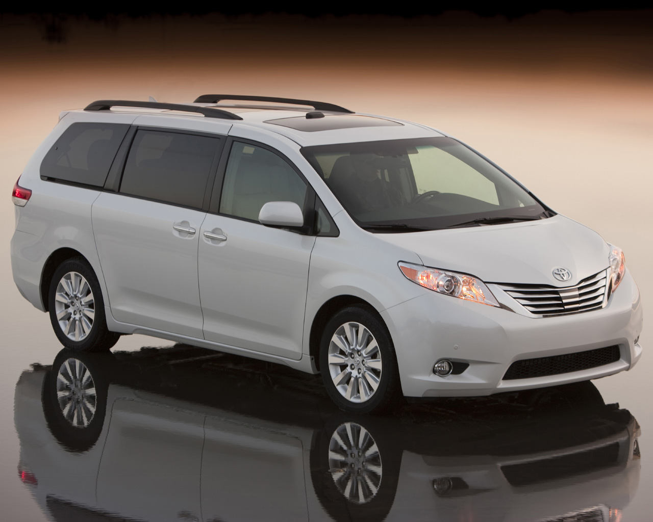 Toyota Sienna Desktop Wallpaper