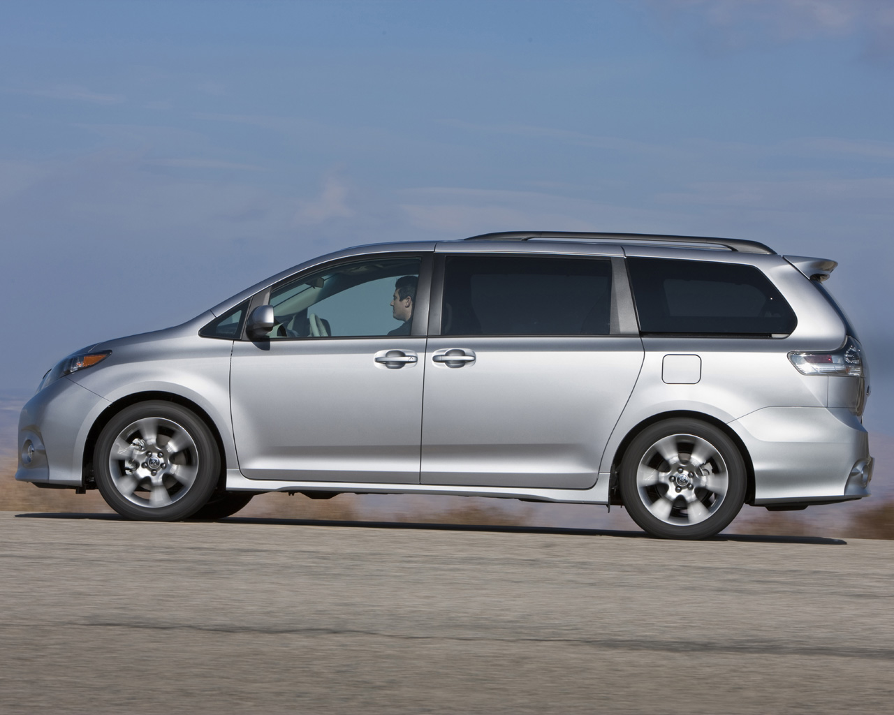 Toyota Sienna Desktop Wallpaper