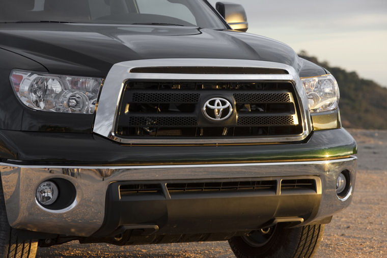 2010 Toyota Tundra Double Cab Headlights Picture