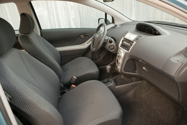 2007 Toyota Yaris Hatchback Front Seats Picture