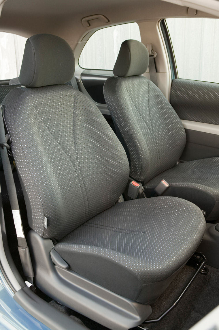 2007 Toyota Yaris Hatchback Interior Picture